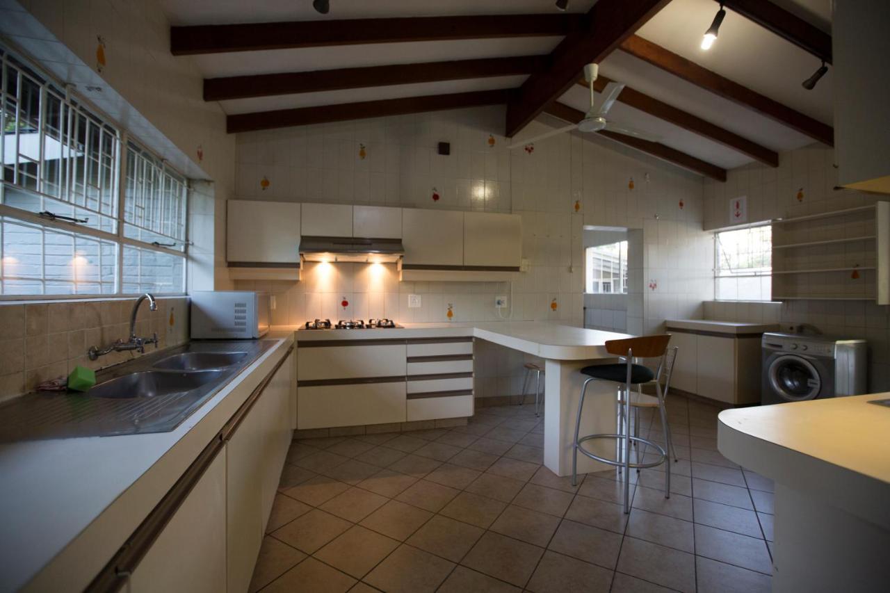 Dynasty Forest Sandown Serviced Apartments & Self Catering Hotel Йоханесбург Екстериор снимка