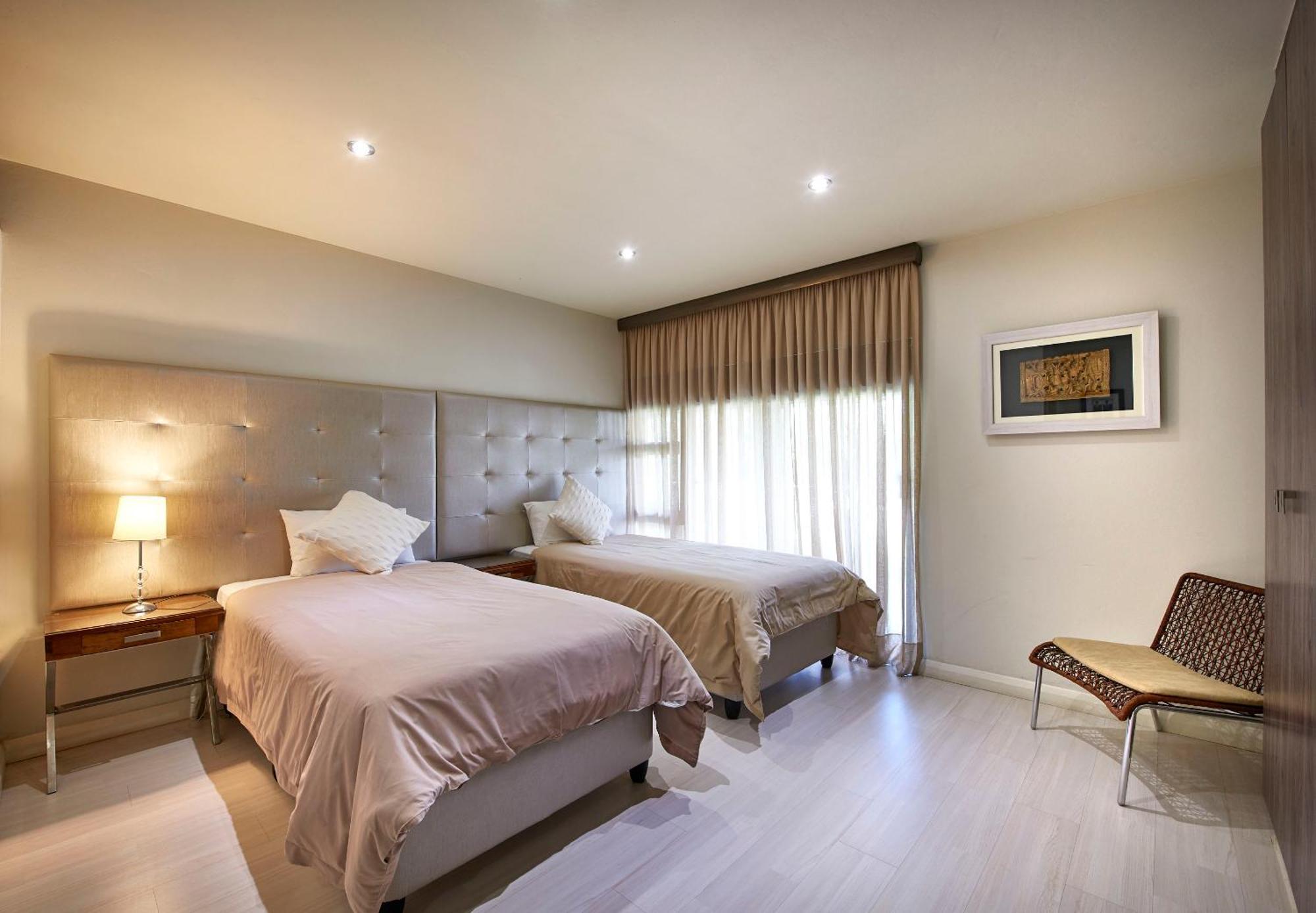 Dynasty Forest Sandown Serviced Apartments & Self Catering Hotel Йоханесбург Стая снимка