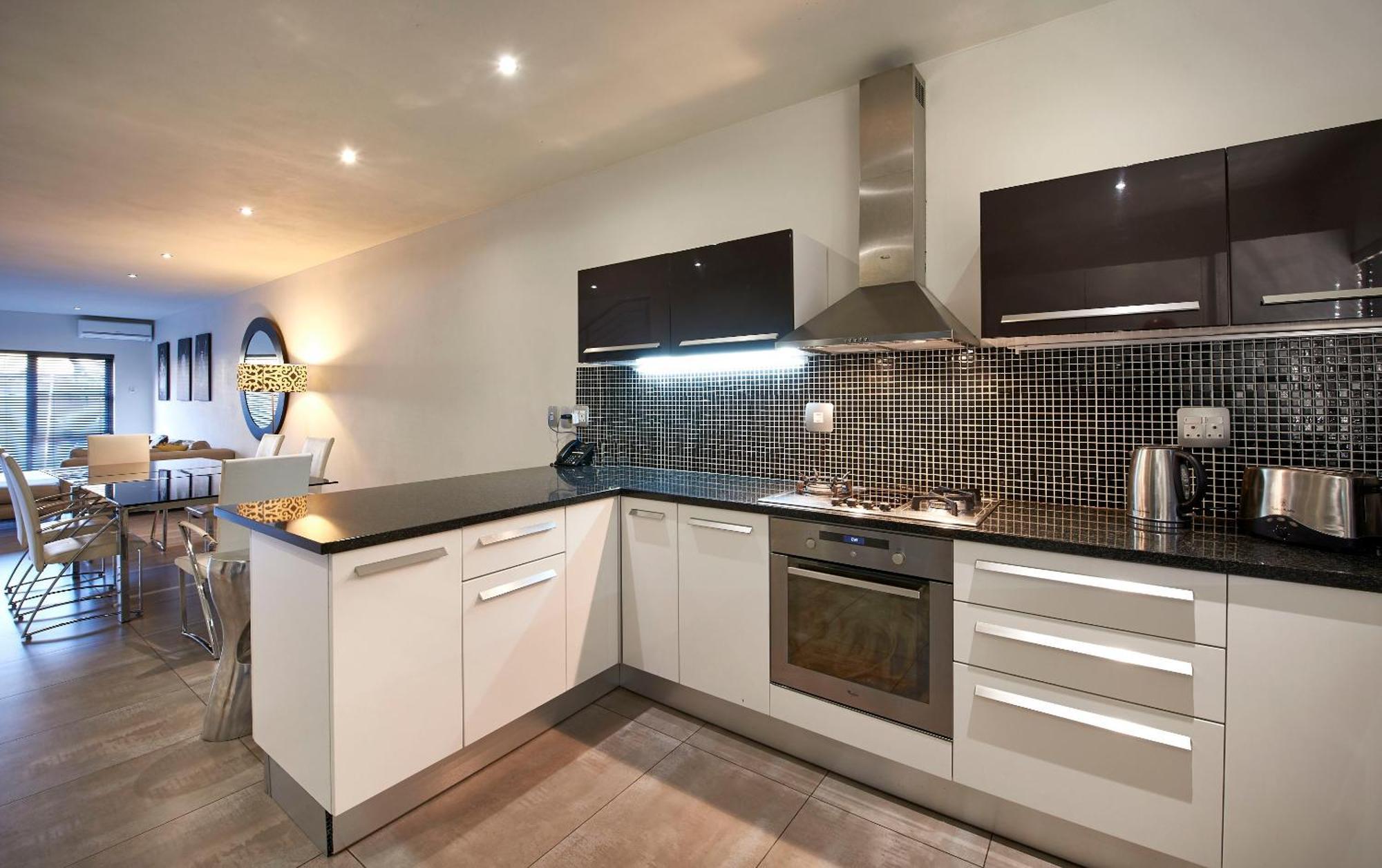 Dynasty Forest Sandown Serviced Apartments & Self Catering Hotel Йоханесбург Стая снимка